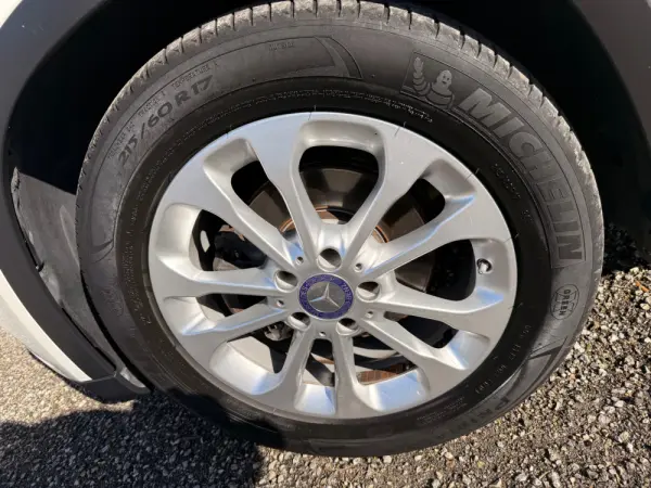 Mercedes-Benz GLA 180 d SENSATION 32