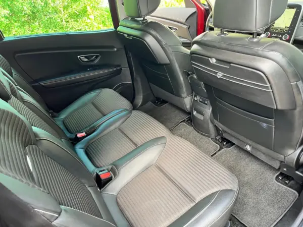 Renault Grand Scénic 1.5 dCi Intens EDC SS 28