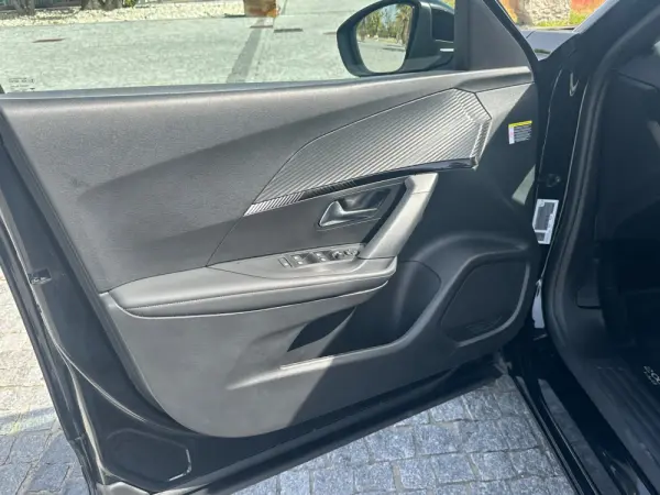 Peugeot 2008 1.2 Hybrid Allure e-DCS6 18