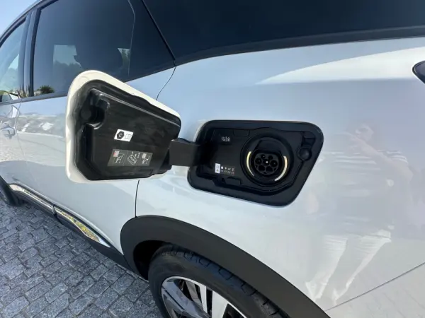 Peugeot 3008 1.6 Hybrid Allure e-EAT8 8