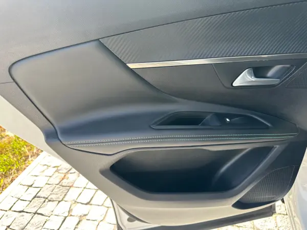 Peugeot 3008 1.6 Hybrid Allure e-EAT8 24