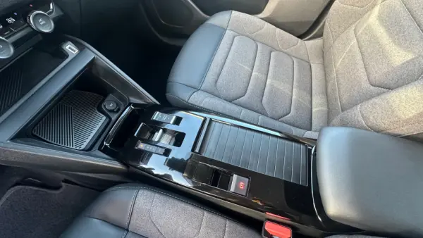 Citroën C4 X 1.2 PureTech Plus EAT8 10