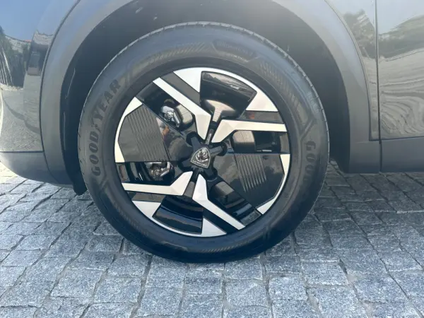 Peugeot 2008 1.2 Hybrid Allure e-DCS6 28