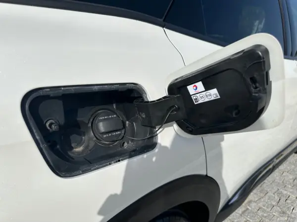 Peugeot 3008 1.6 Hybrid Allure e-EAT8 9