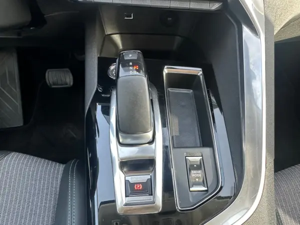 Peugeot 3008 1.6 Hybrid Allure e-EAT8 18