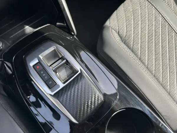 Peugeot 2008 1.2 Hybrid Allure e-DCS6 17