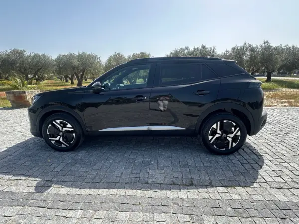 Peugeot 2008 1.2 Hybrid Allure e-DCS6 8