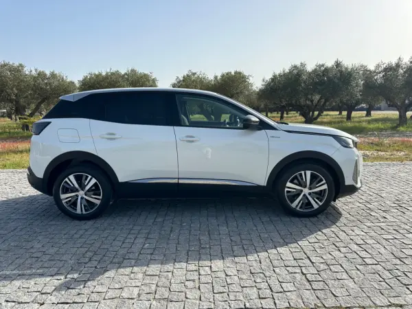 Peugeot 3008 1.6 Hybrid Allure e-EAT8 3