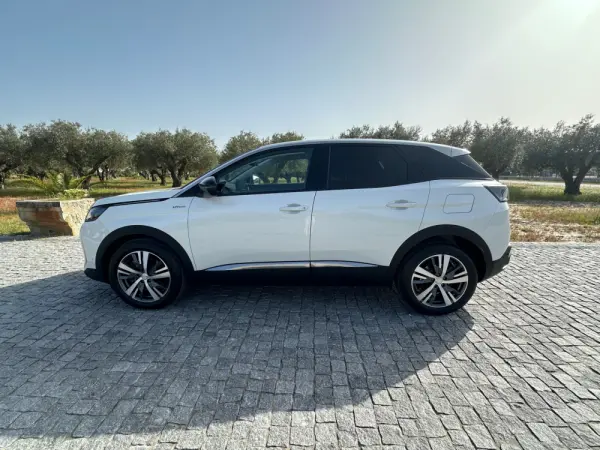 Peugeot 3008 1.6 Hybrid Allure e-EAT8 6