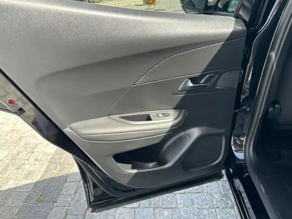 Peugeot 2008 1.2 Hybrid Allure e-DCS6 22