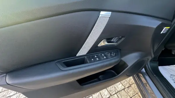 Citroën C4 X 1.2 PureTech Plus EAT8 18