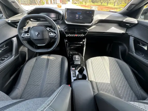 Peugeot 2008 1.2 Hybrid Allure e-DCS6 9