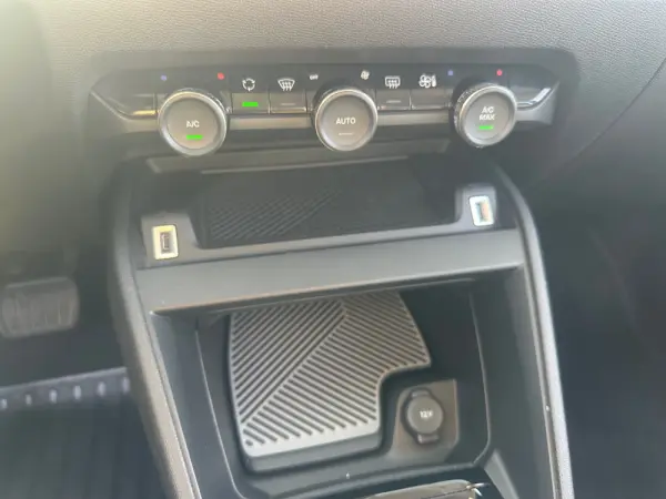 Citroën C4 1.2 Hybrid Plus e-DSC6 16