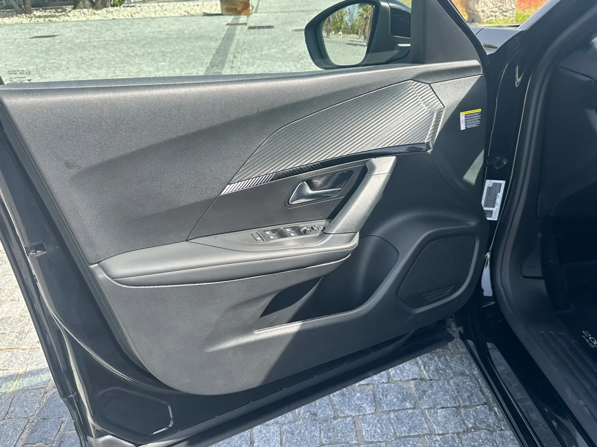 Peugeot 2008 1.2 Hybrid Allure e-DCS6 18