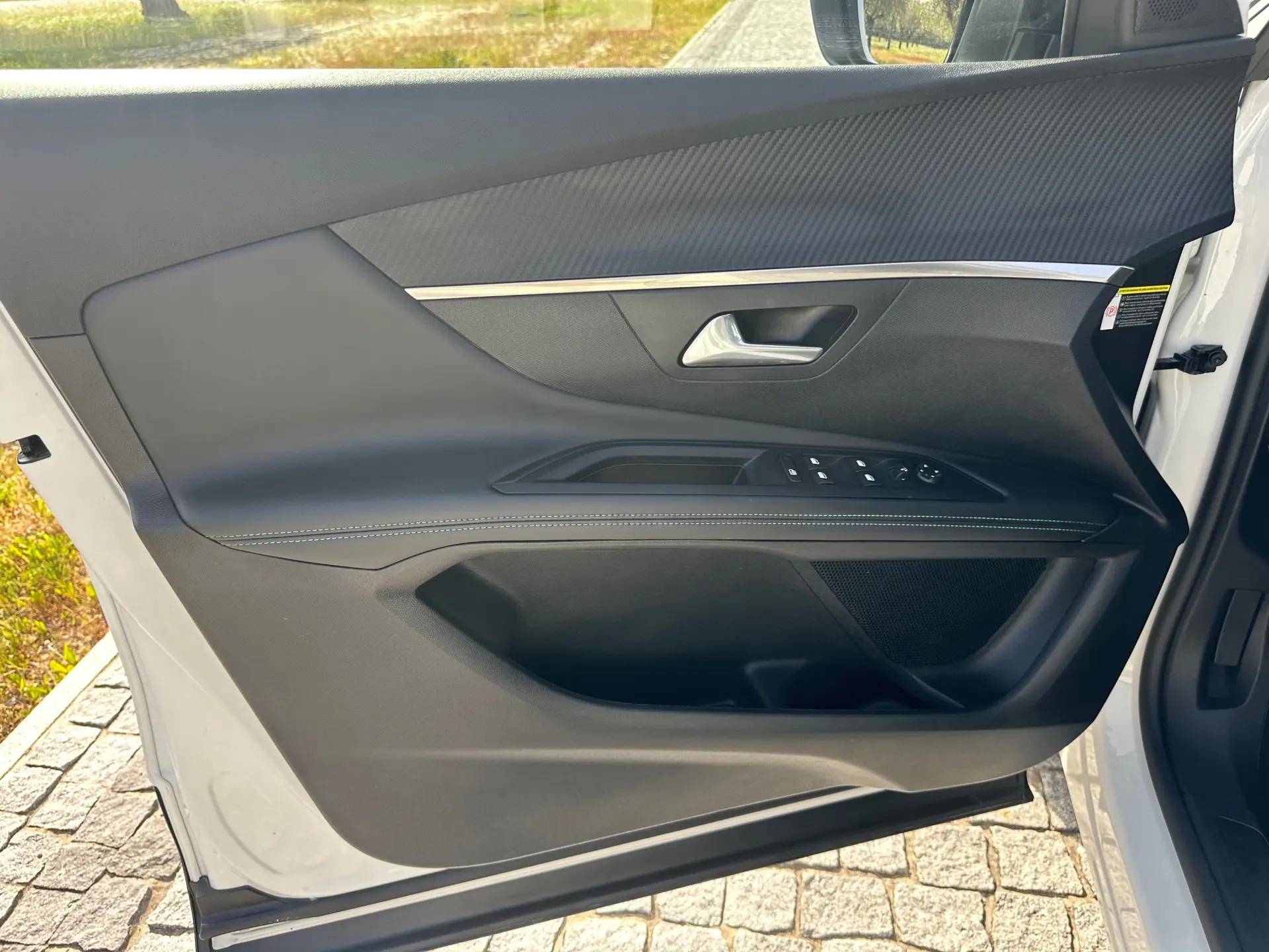 Peugeot 3008 1.6 Hybrid Allure e-EAT8 23