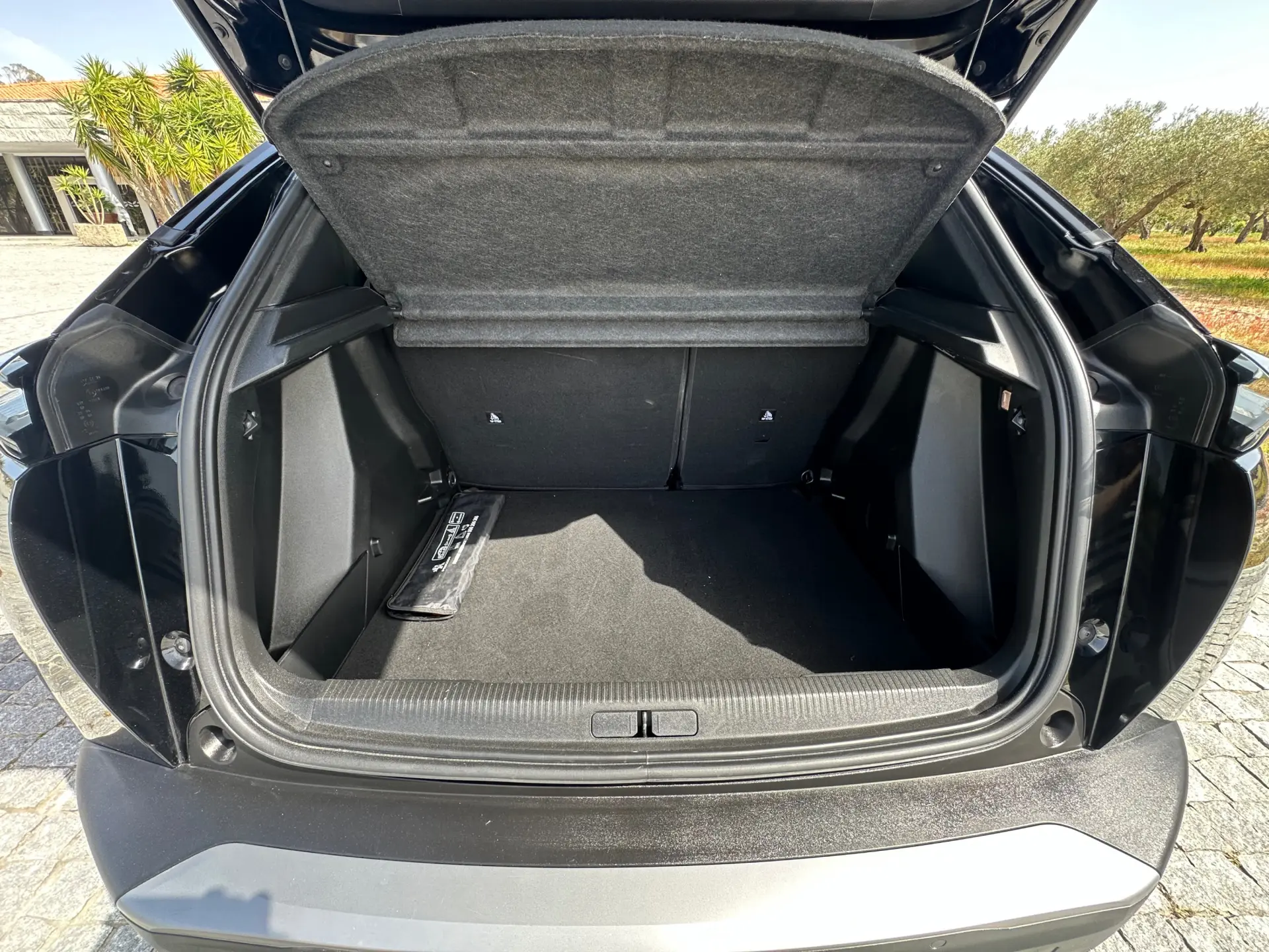 Peugeot 2008 1.2 Hybrid Allure e-DCS6 27