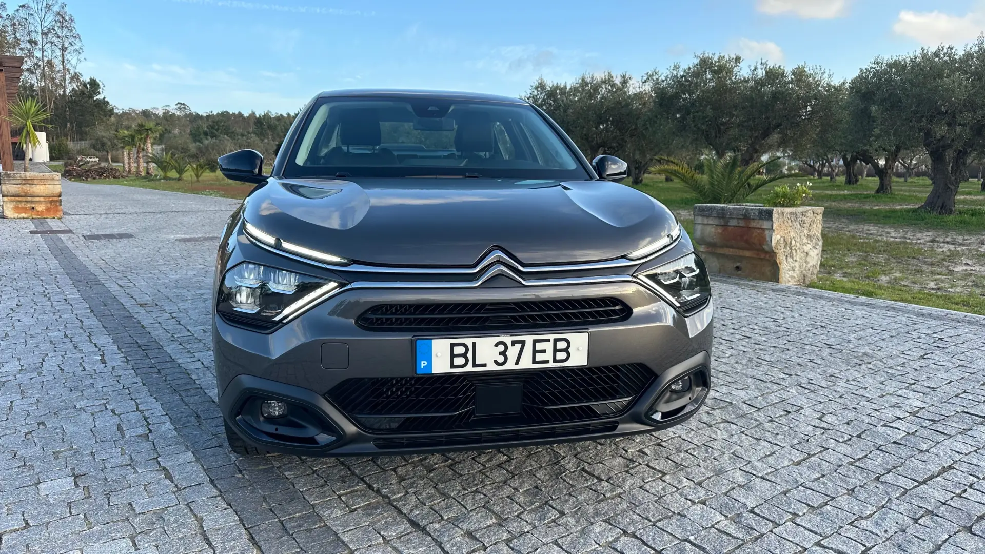 Citroën C4 X 1.2 PureTech Plus EAT8 4