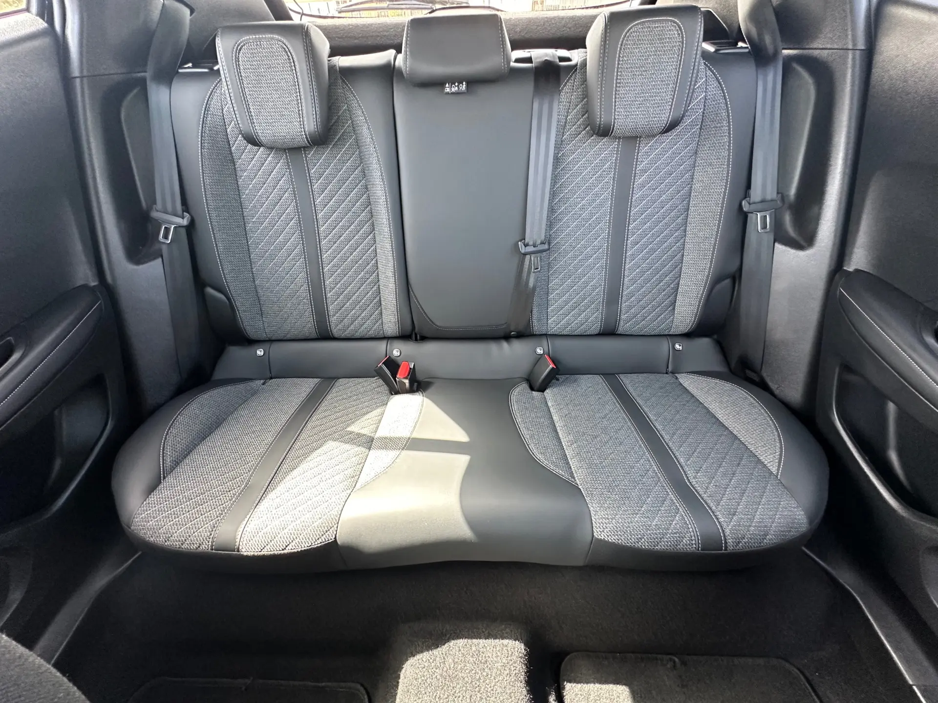 Peugeot 2008 1.2 Hybrid Allure e-DCS6 20