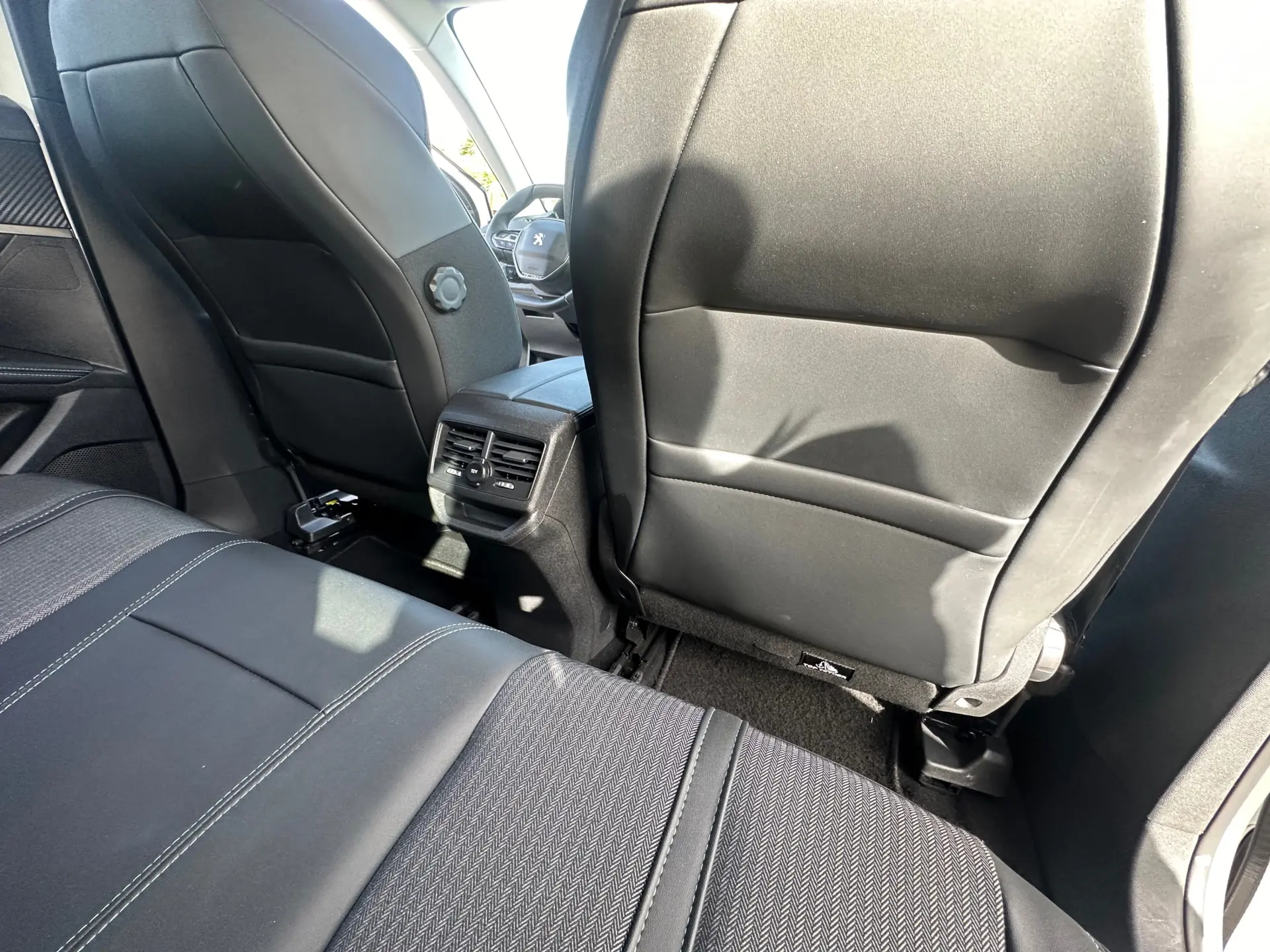 Peugeot 3008 1.6 Hybrid Allure e-EAT8 27