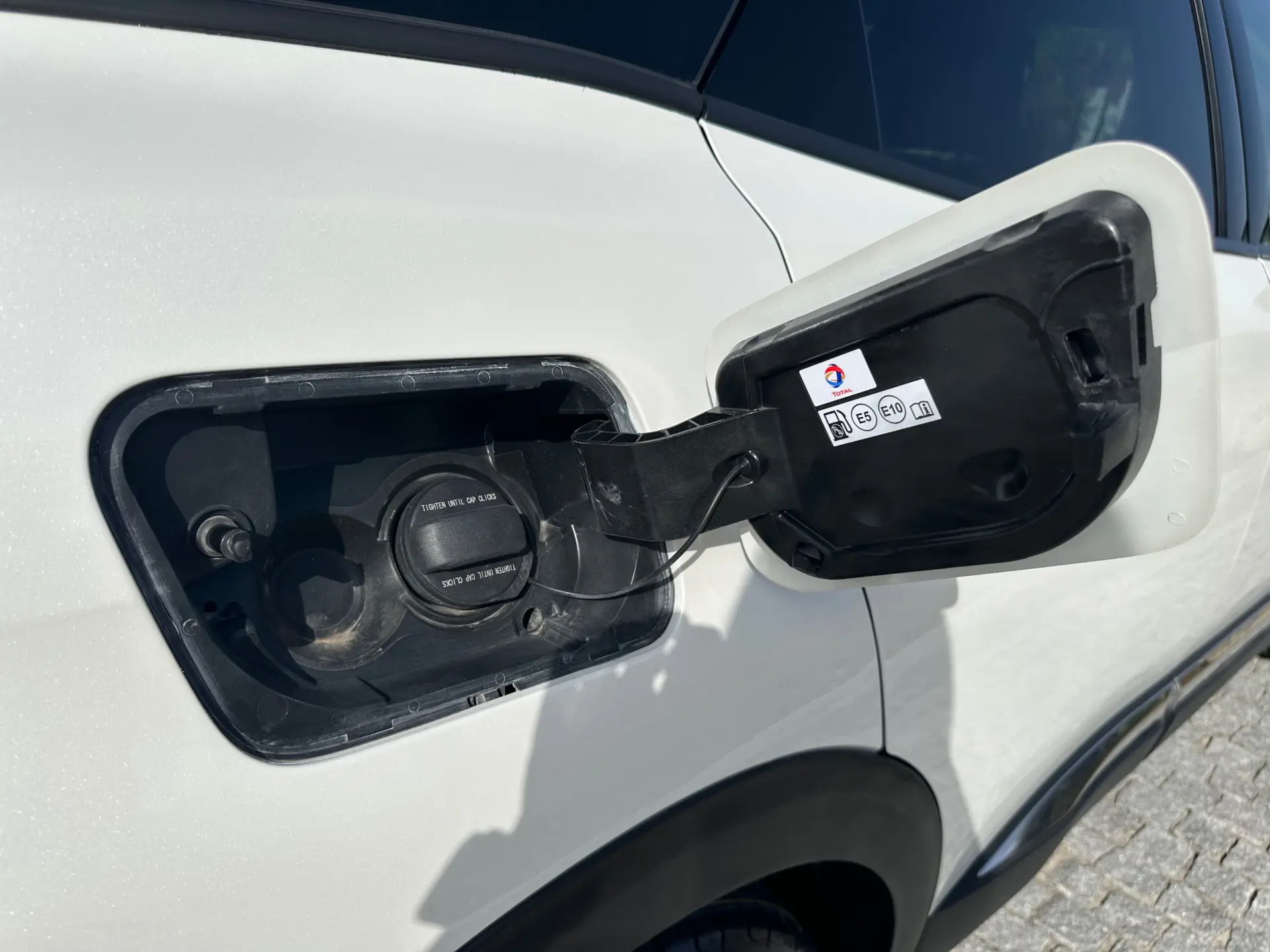 Peugeot 3008 1.6 Hybrid Allure e-EAT8 9