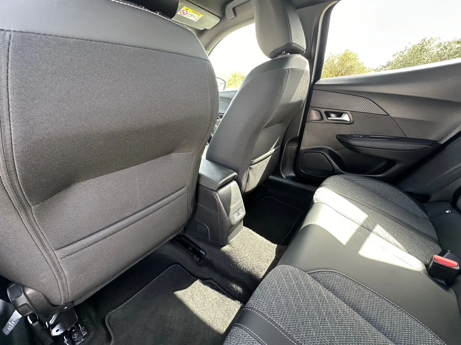 Peugeot 2008 1.2 Hybrid Allure e-DCS6 21