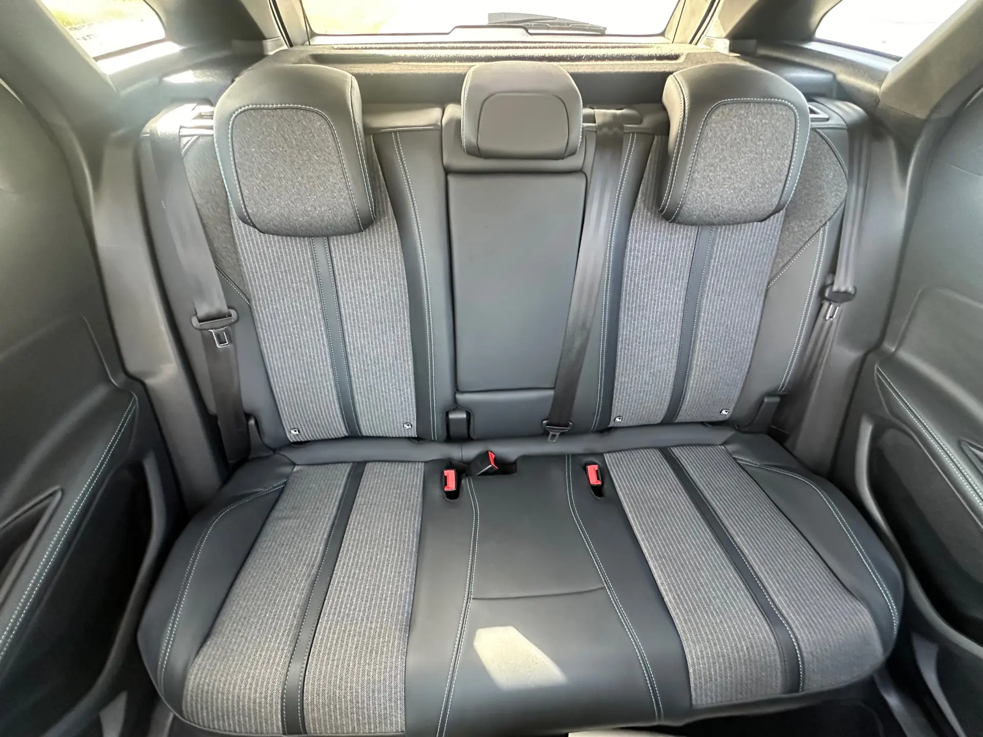 Peugeot 3008 1.6 Hybrid Allure e-EAT8 26