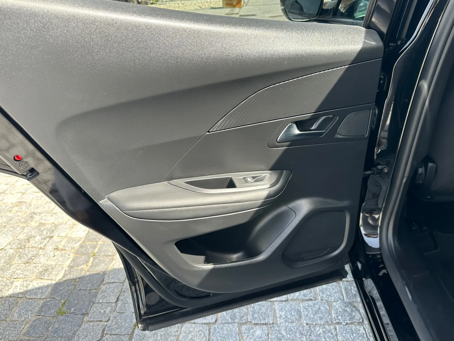 Peugeot 2008 1.2 Hybrid Allure e-DCS6 22