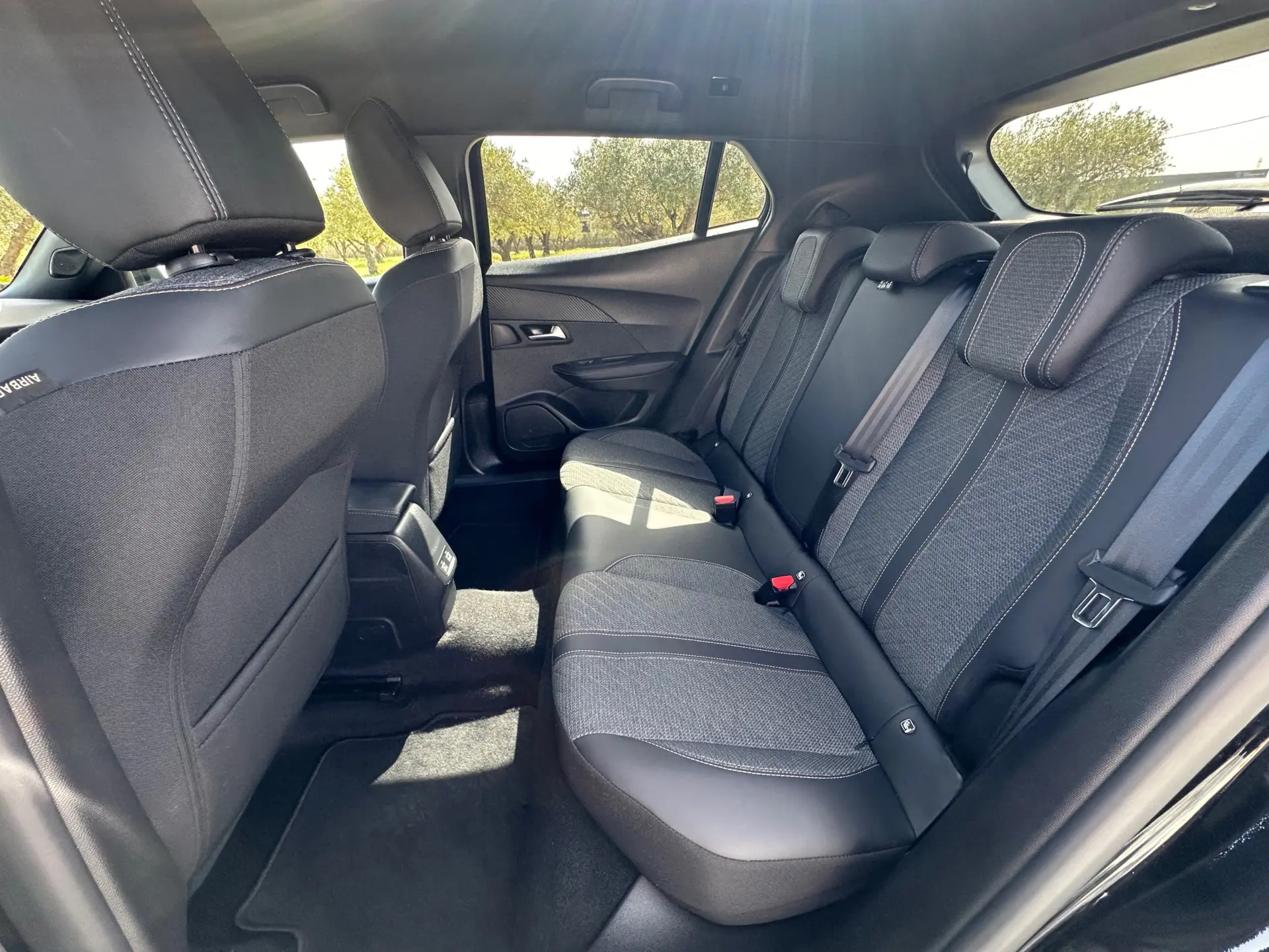 Peugeot 2008 1.2 Hybrid Allure e-DCS6 19