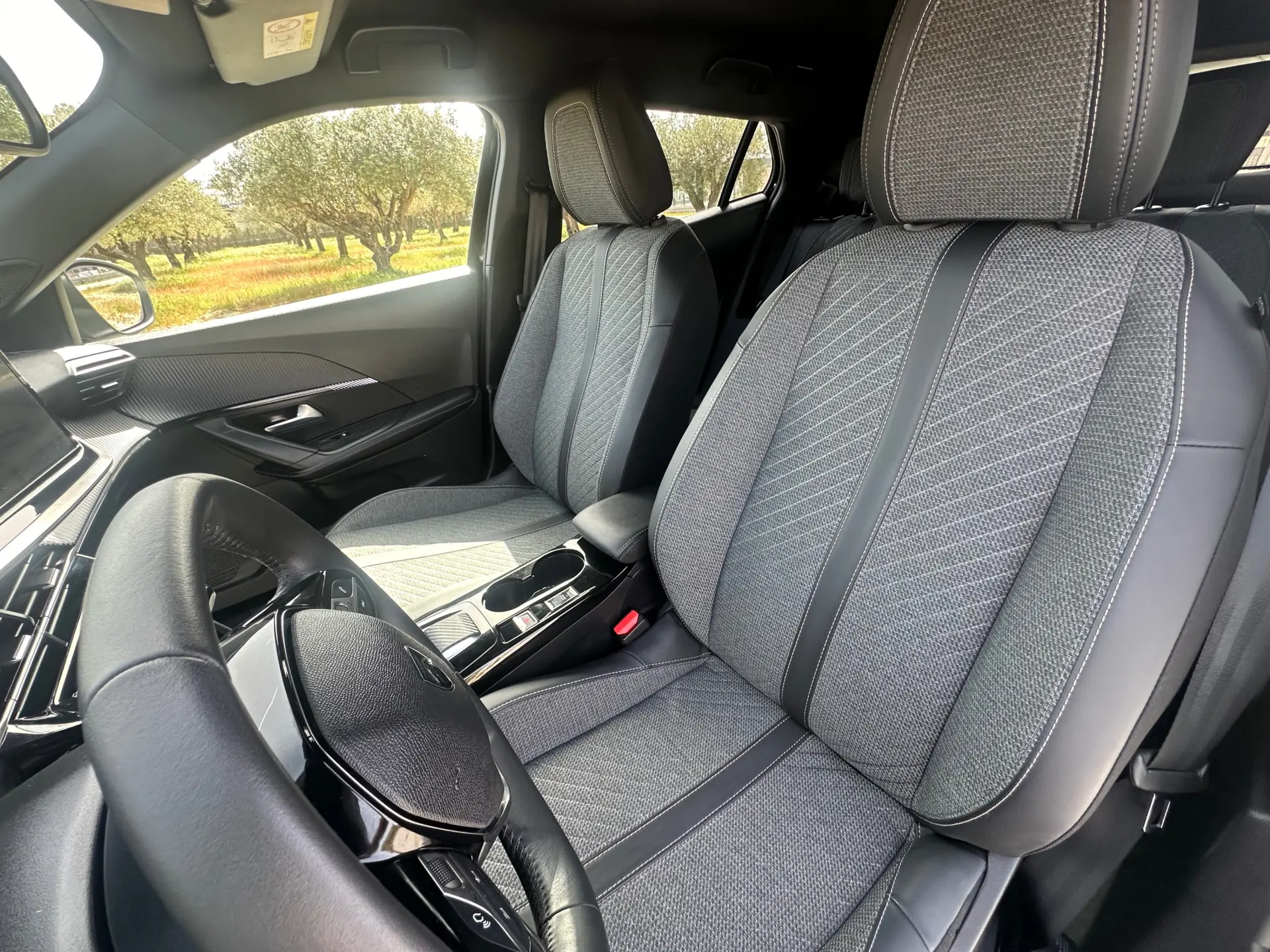 Peugeot 2008 1.2 Hybrid Allure e-DCS6 11