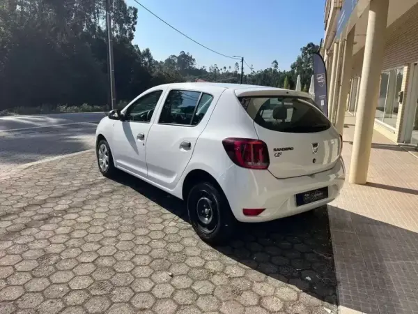 Dacia Sandero Outro 7