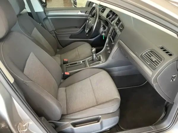 Volkswagen Golf 1.6 TDi Highline 16