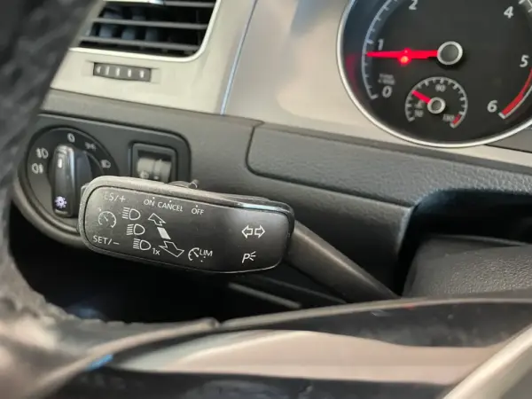 Volkswagen Golf 1.6 TDi Highline 11