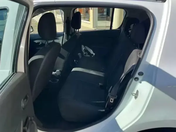 Dacia Sandero Outro 12