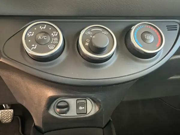 Toyota Yaris 1.0 VVT-i Comfort 12