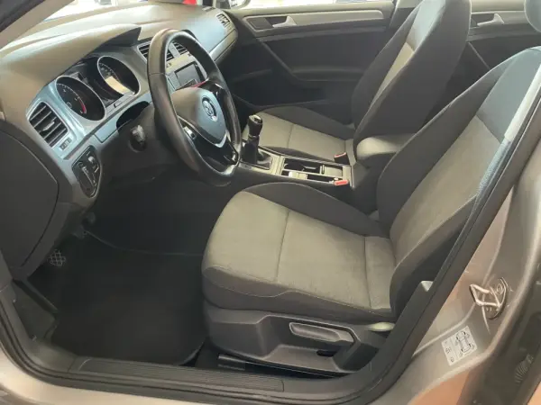 Volkswagen Golf 1.6 TDi Highline 5