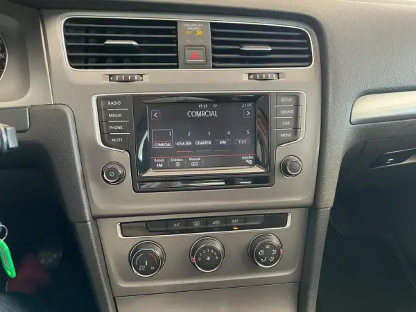 Volkswagen Golf 1.6 TDi Highline 8