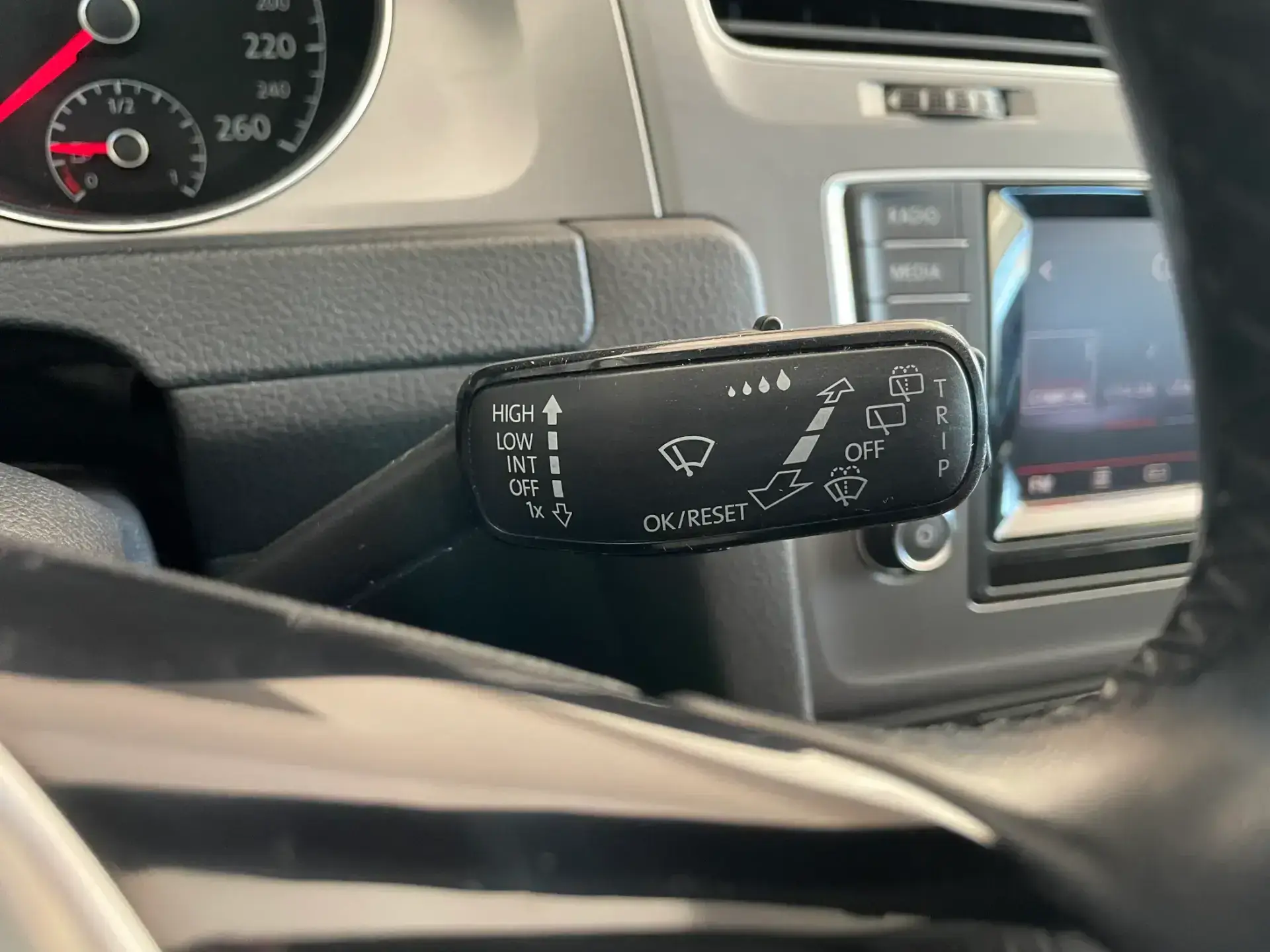 Volkswagen Golf 1.6 TDi Highline 10