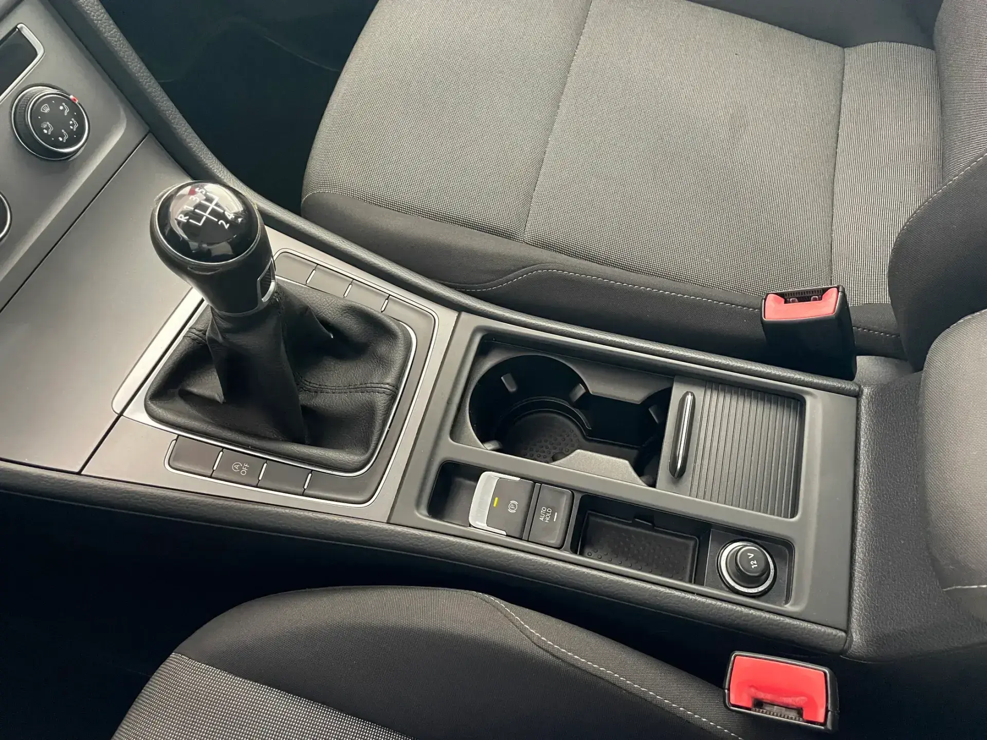 Volkswagen Golf 1.6 TDi Highline 9