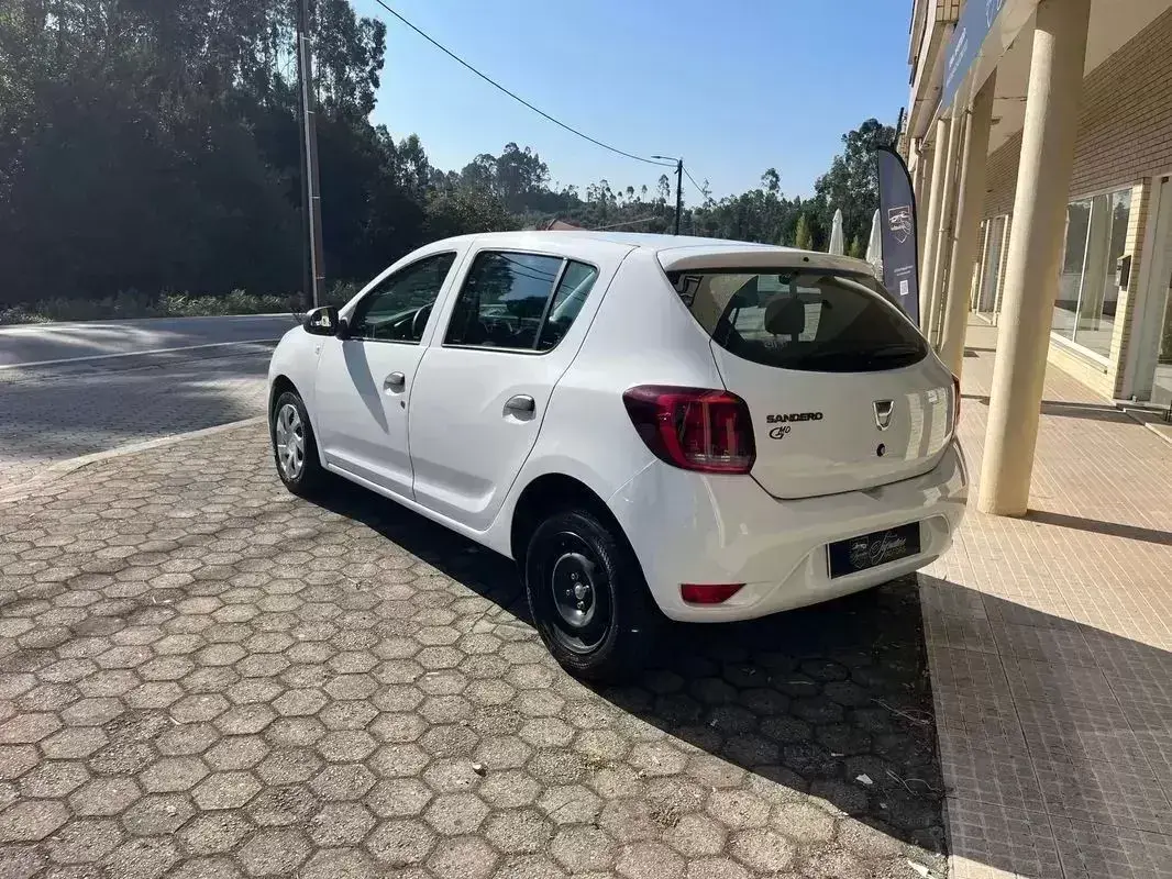 Dacia Sandero Outro 7