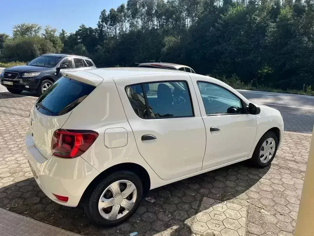 Dacia Sandero Outro 2
