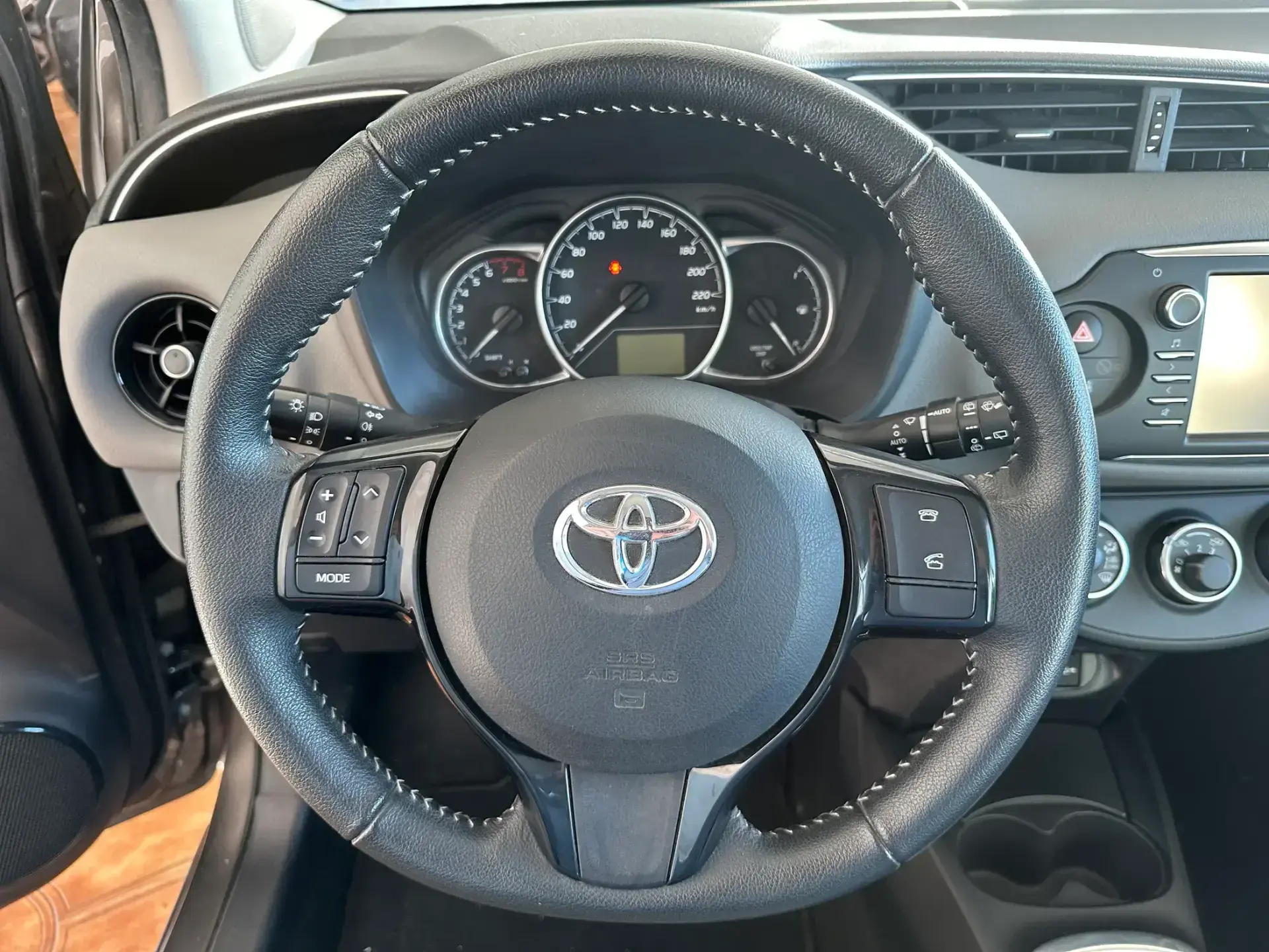 Toyota Yaris 1.0 VVT-i Comfort 9