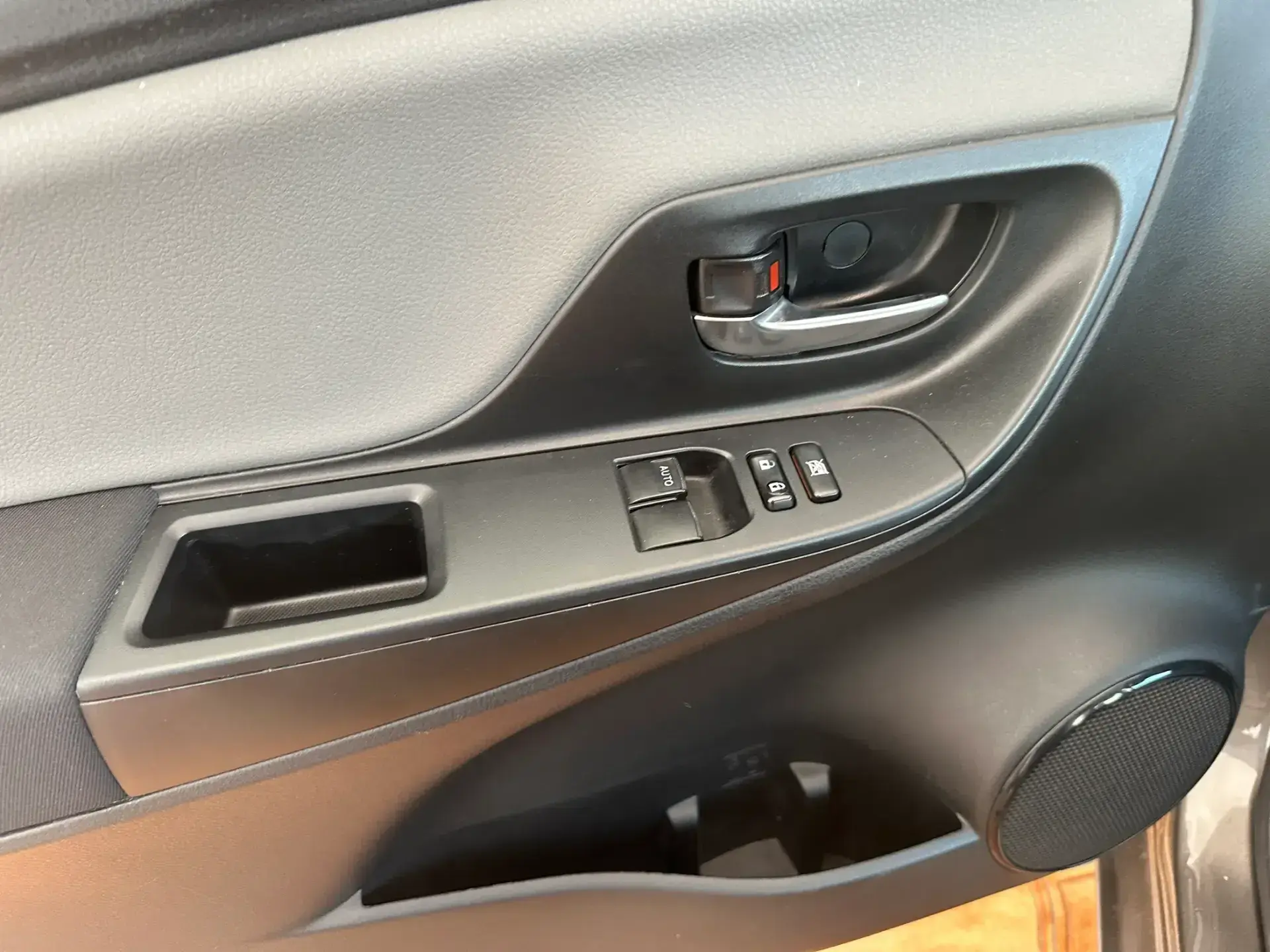 Toyota Yaris 1.0 VVT-i Comfort 6