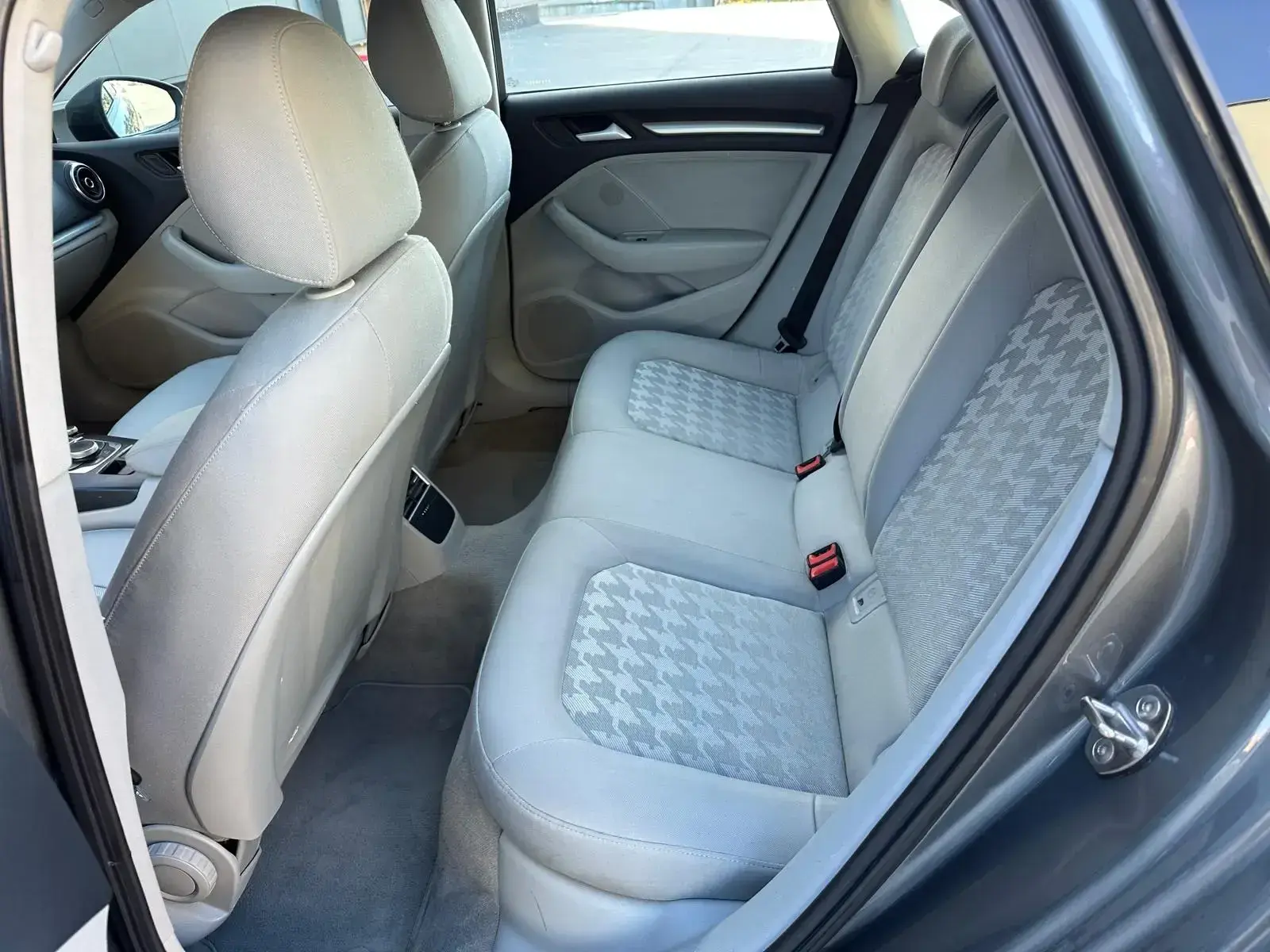 Audi A3 Limousine 1.6 TDI Advance 3