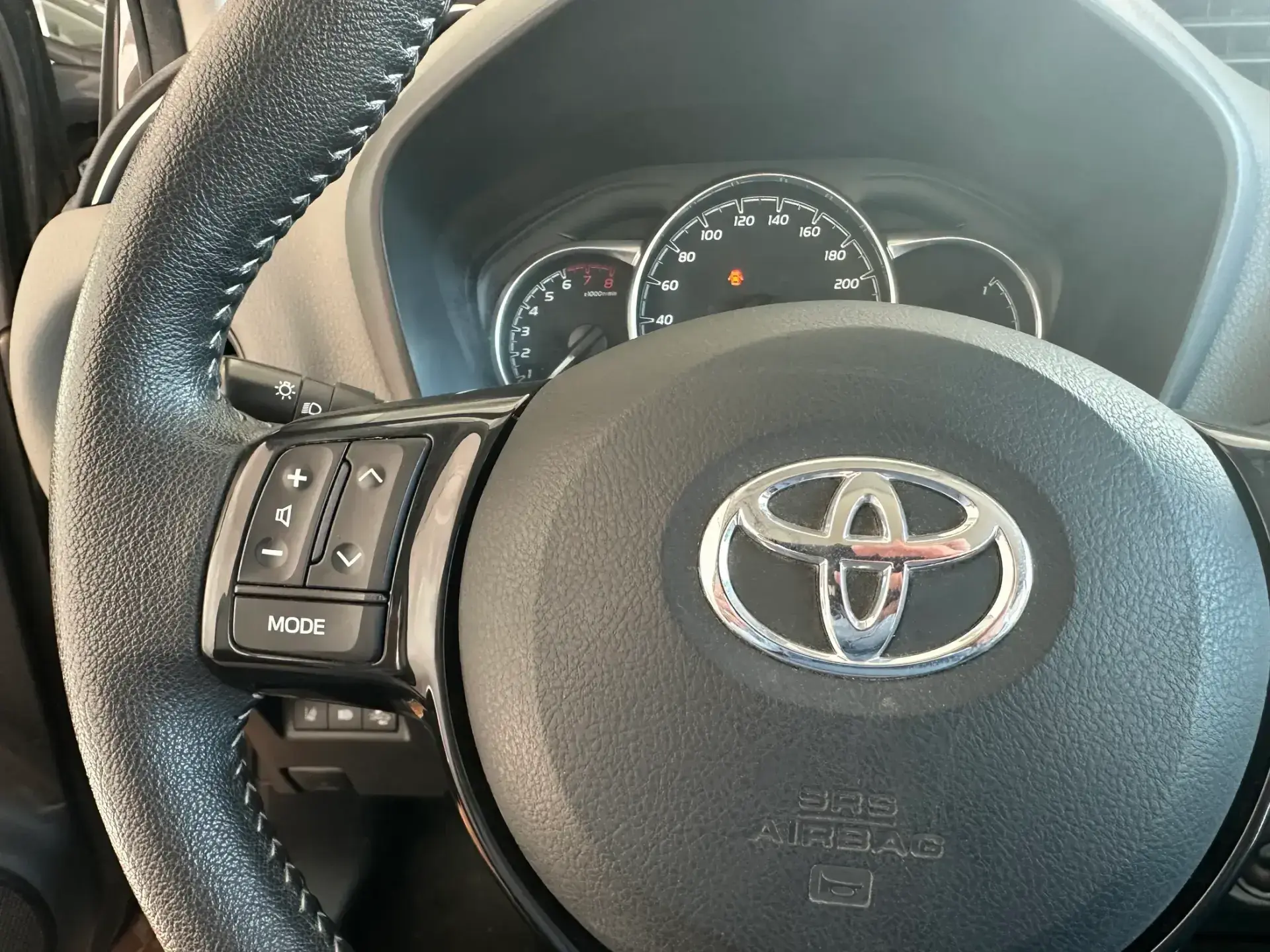 Toyota Yaris 1.0 VVT-i Comfort 13