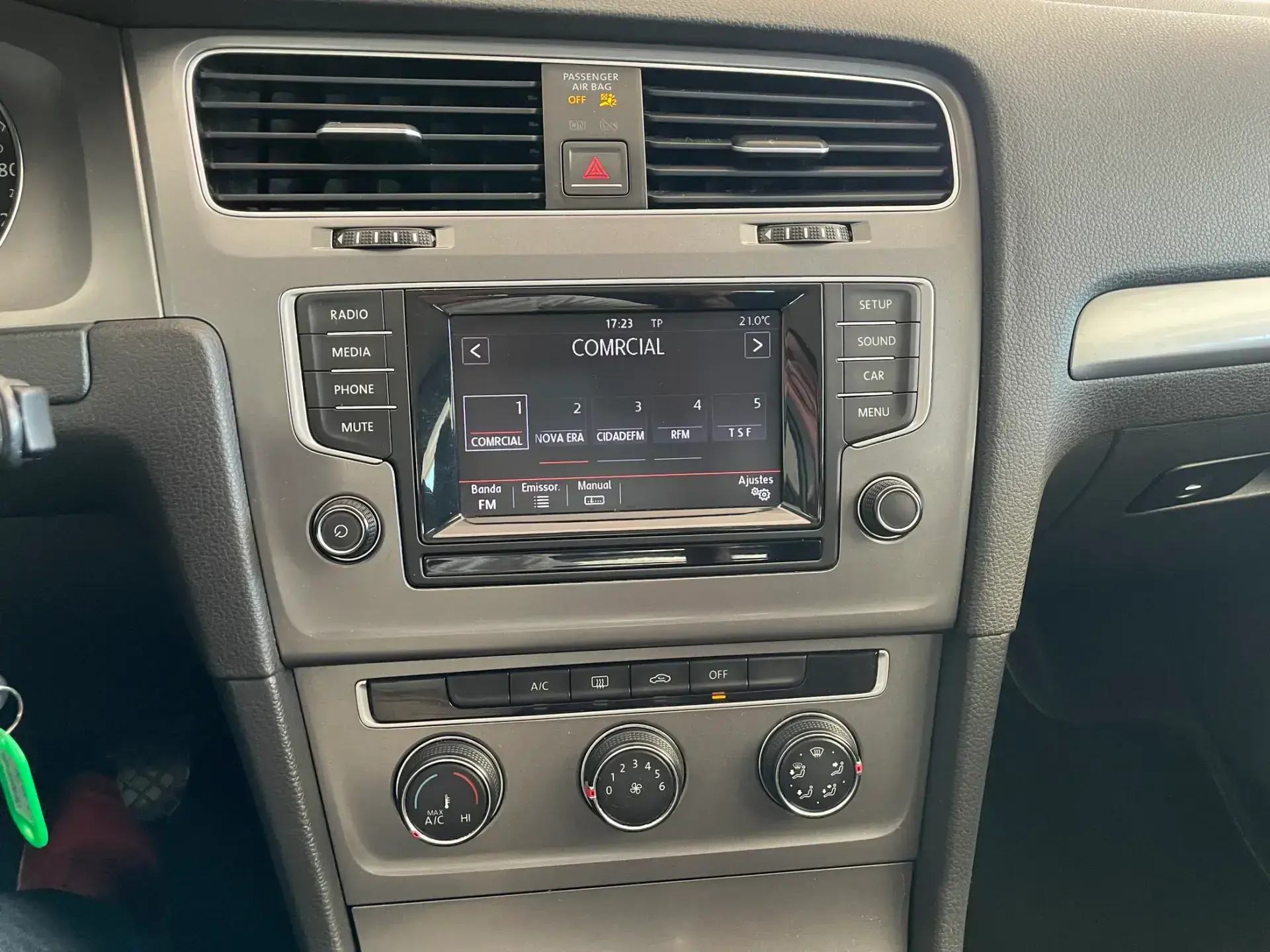 Volkswagen Golf 1.6 TDi Highline 8