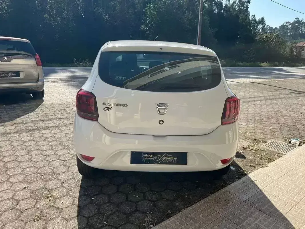 Dacia Sandero Outro 8