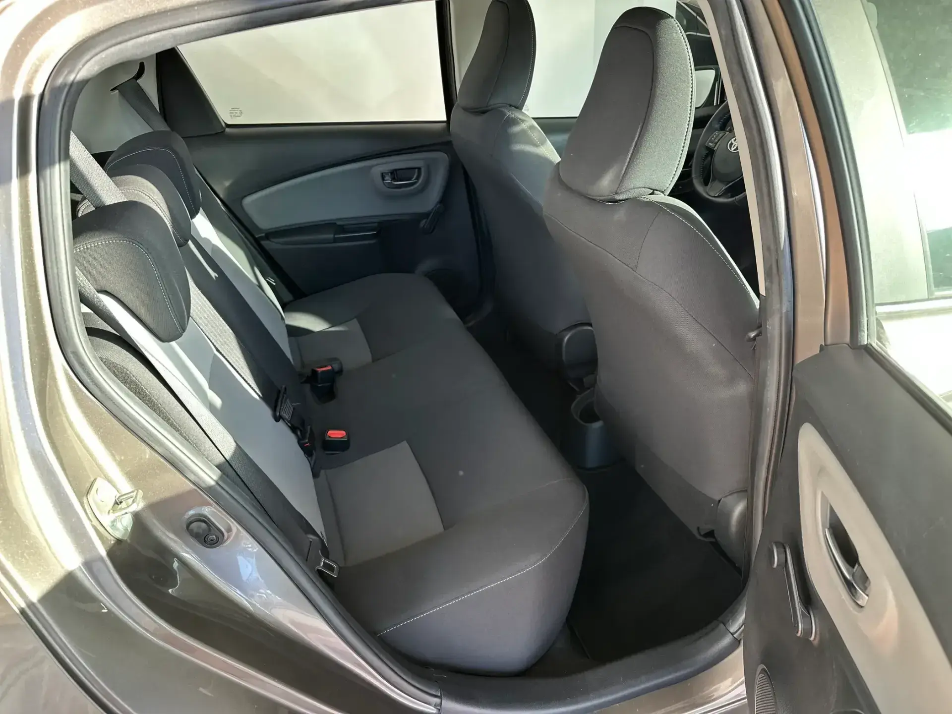 Toyota Yaris 1.0 VVT-i Comfort 18