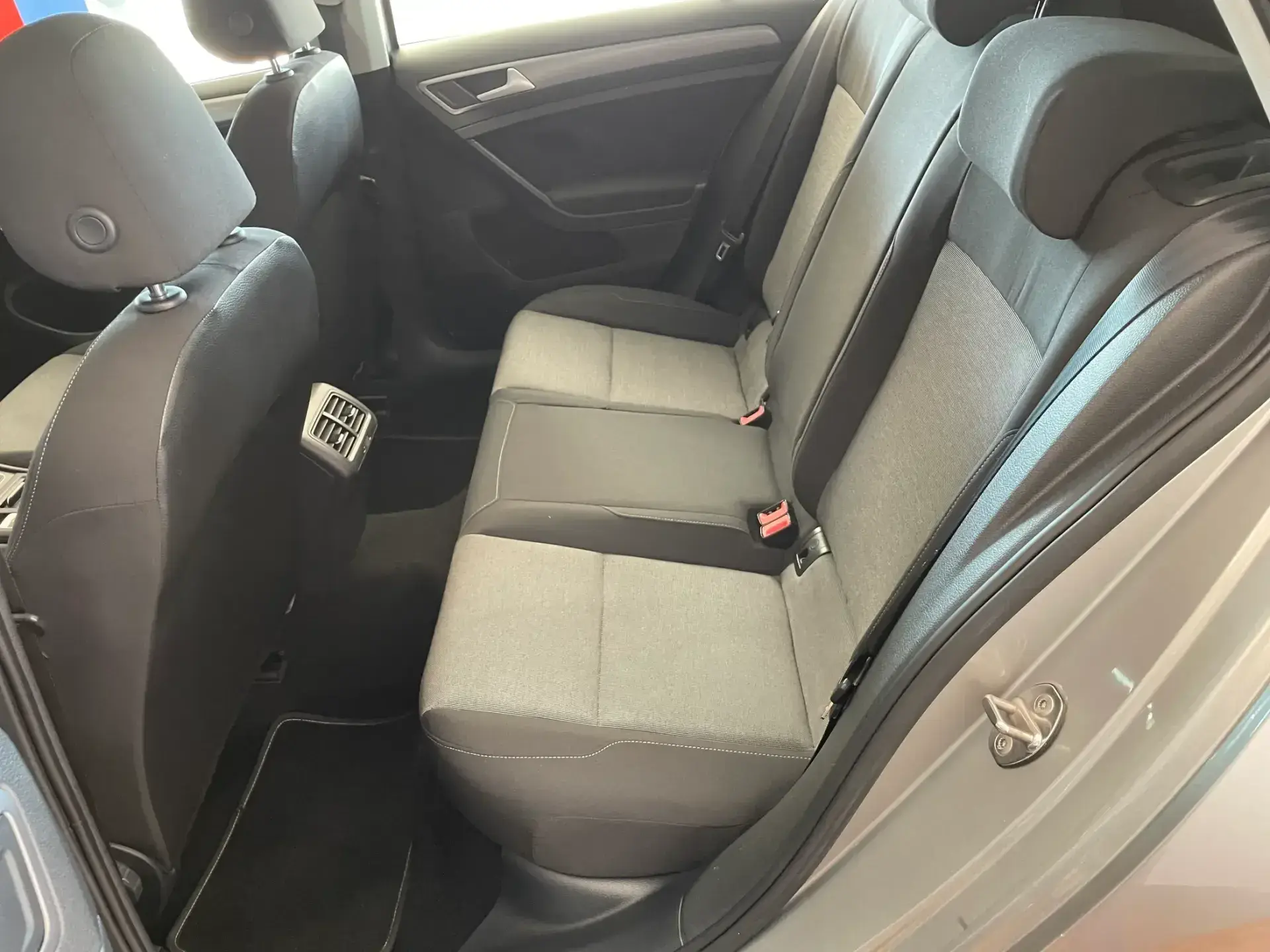 Volkswagen Golf 1.6 TDi Highline 15