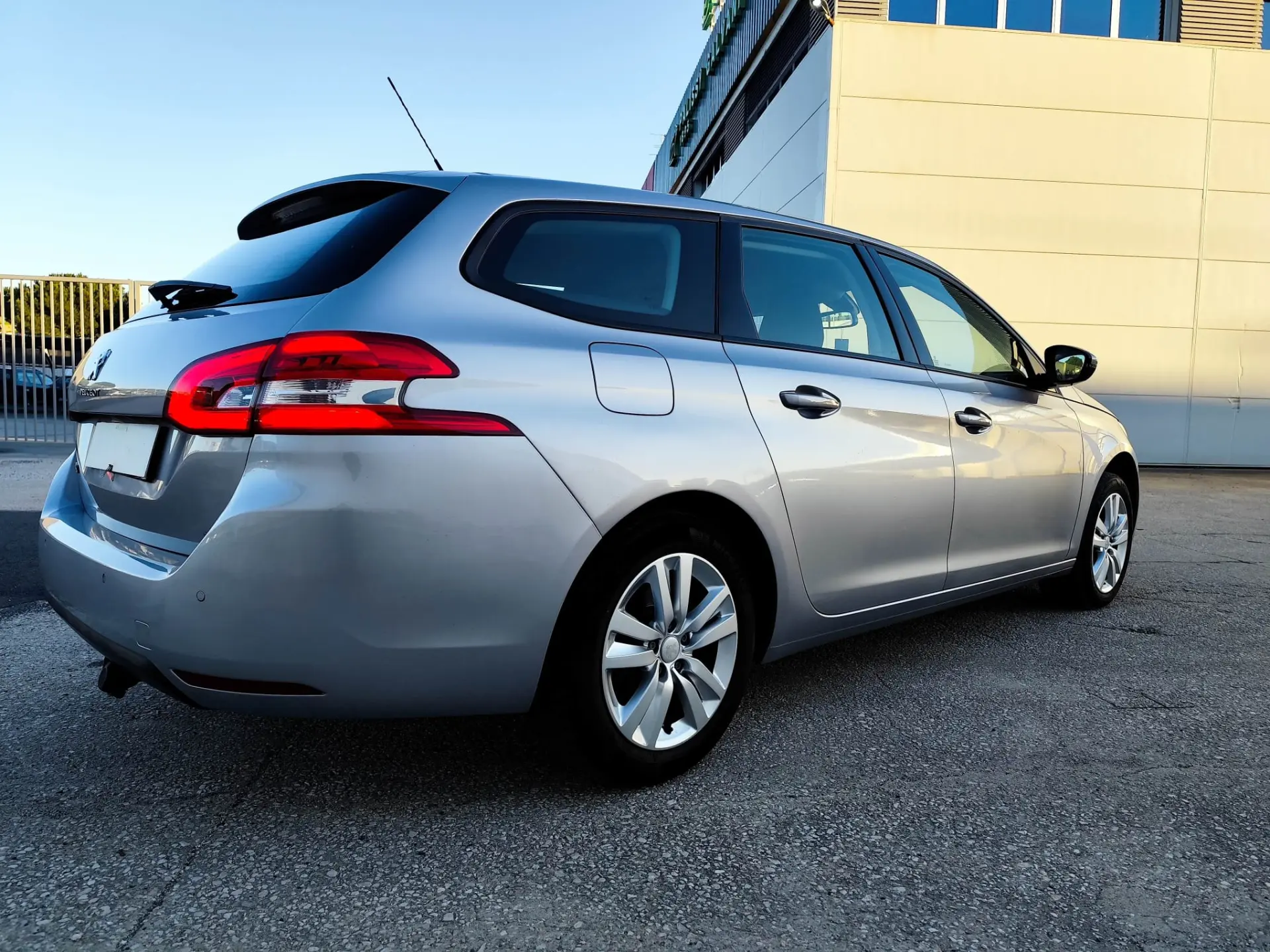 Peugeot 308 SW 1.5 BlueHDi Style EAT8 2