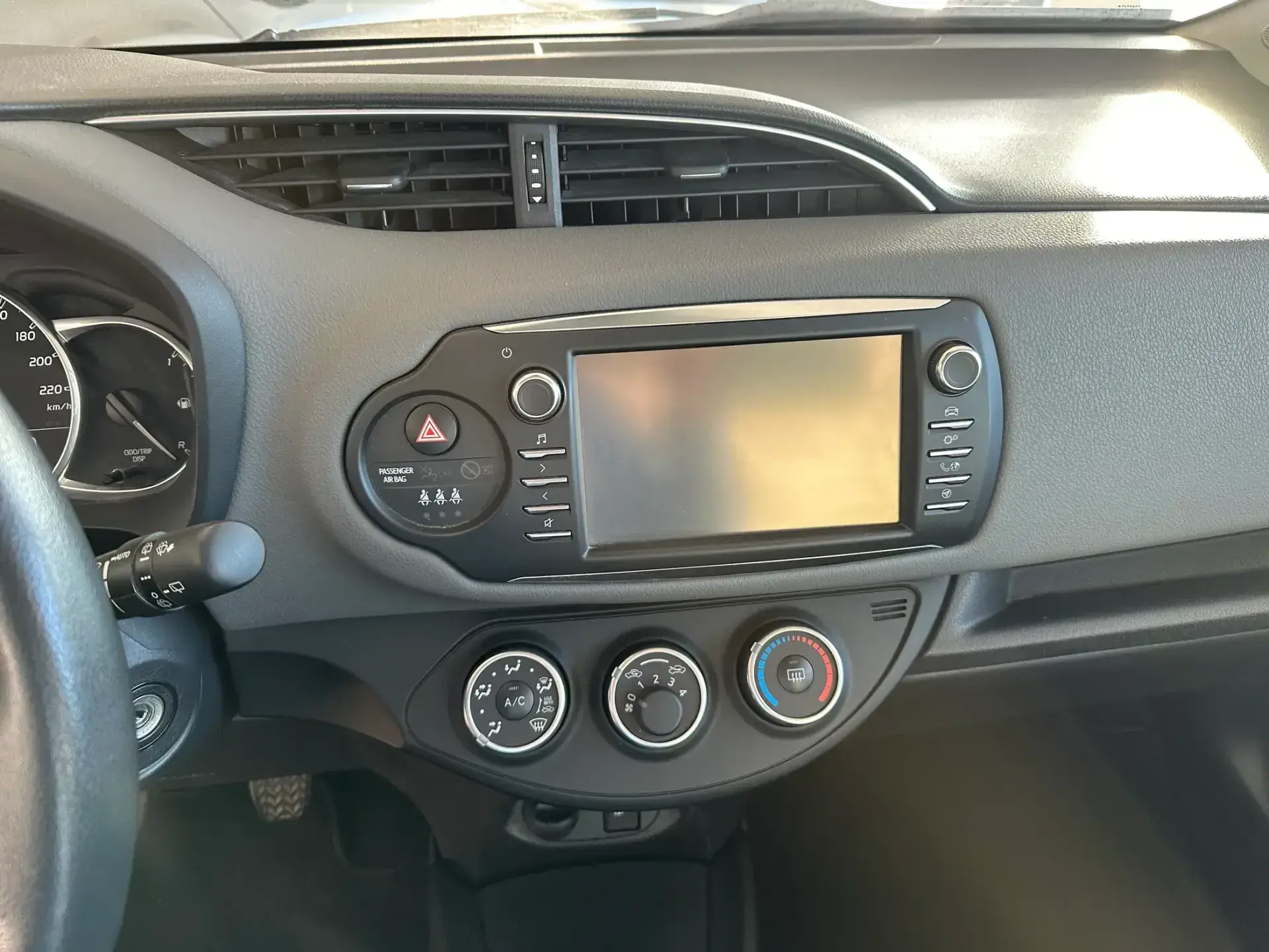 Toyota Yaris 1.0 VVT-i Comfort 8